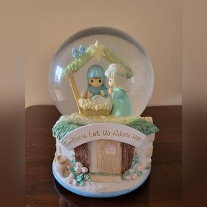 Precious Moments musical global